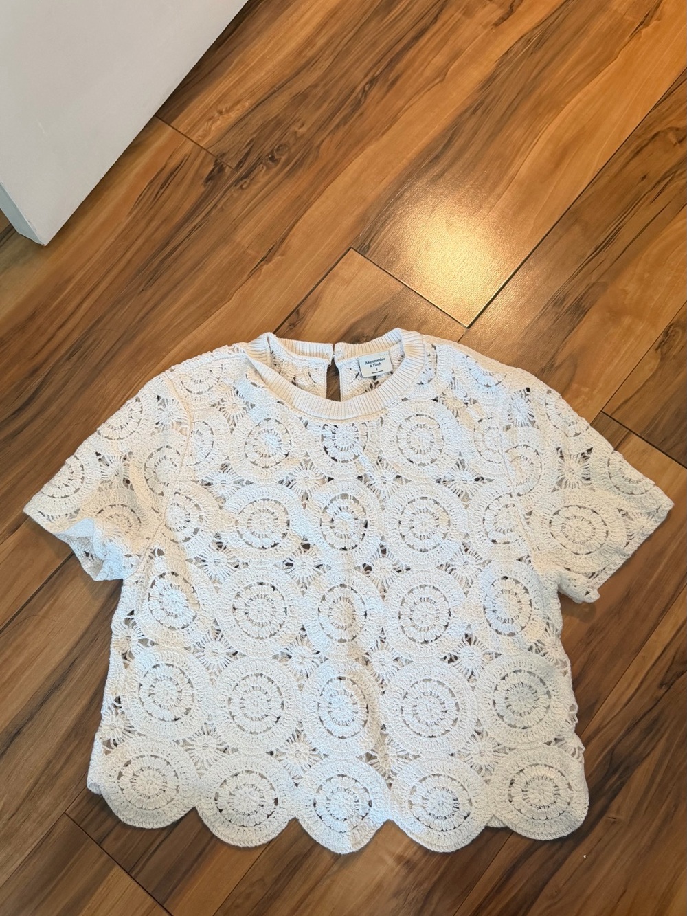 NWOT Abercrombie and fitch crochet to